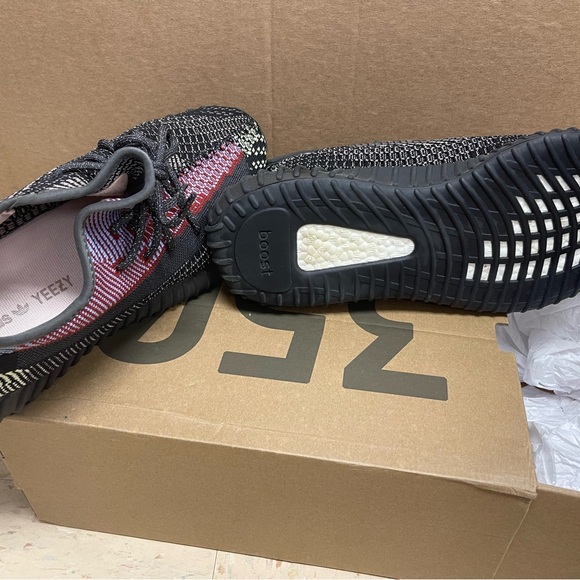 Men’s Yeezy Boost 350 V2 - Picture 4 of 7
